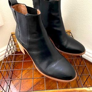 Madewell boot 7.5 black leather, raised heel EUC